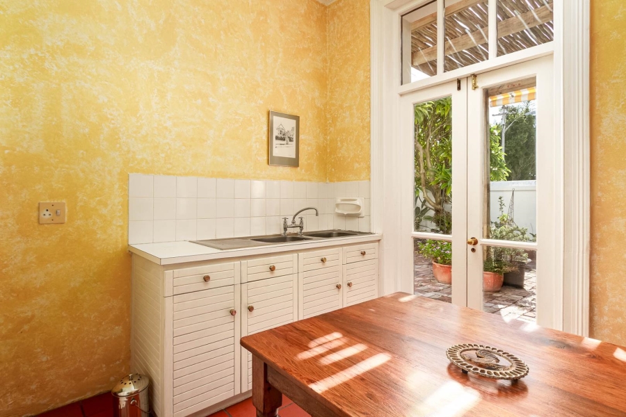 4 Bedroom Property for Sale in Bantry Bay Western Cape